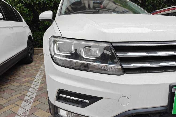 Used Volkswagen Tiguan L 2019 330TSI Automatic Two-Wheel Drive Smart Luxury Version China VI Standard Right Front Headlight