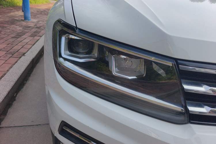 Used Volkswagen Tiguan L 2019 330TSI Automatic Two-Wheel Drive Panoramic Comfort Edition China VI Standard Right Front Headlight
