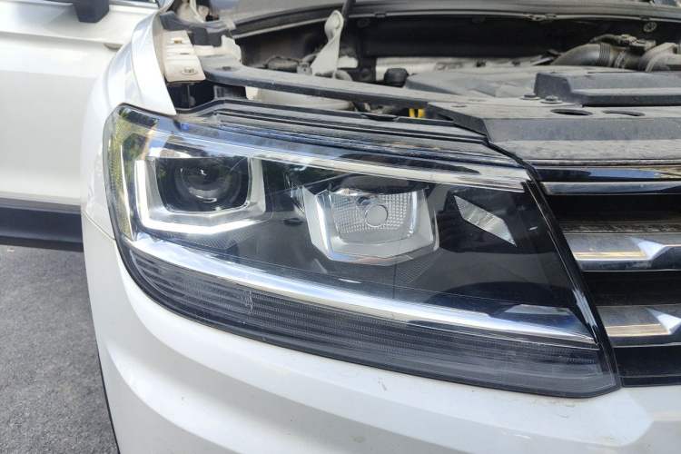 Used Volkswagen Tiguan L 2019 330TSI Automatic Two-Wheel Drive Smart Luxury Version China VI Standard Right Front Headlight