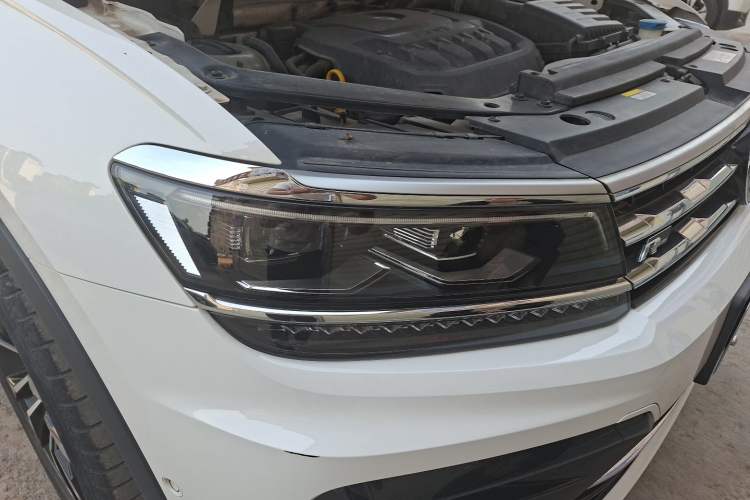 Used Volkswagen Tiguan L 2019 Restyled 330TSI Automatic Two-Wheel Drive R-Line Flagship Version China VI Standard Right Front Headlight