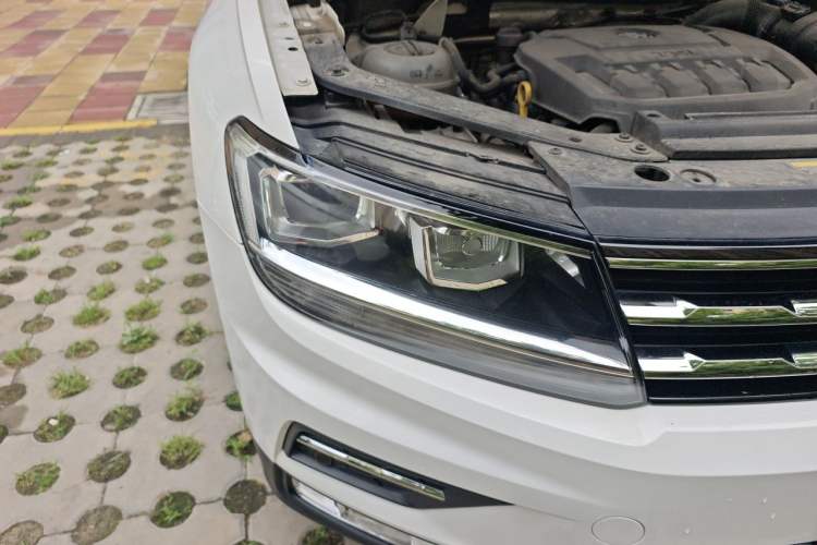 Used Volkswagen Tiguan L 2019 Revised 330TSI Automatic Two-Wheel Drive Smart & Luxury Edition China VI Standard Right Front Headlight