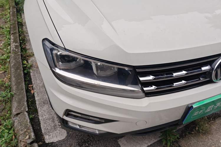 Used Volkswagen Tiguan L 2019 330TSI Automatic Two-Wheel Drive Smart Luxury Version China VI Standard Right Front Headlight