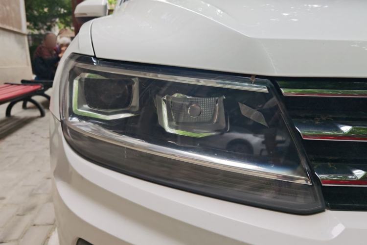 Used Volkswagen Tiguan L 2019 330TSI Automatic Two-Wheel Drive Smart Luxury Version China VI Standard Right Front Headlight
