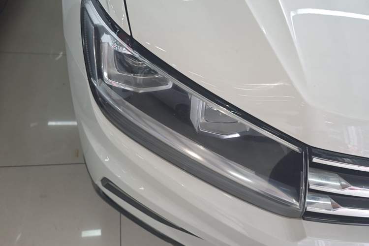 Used Volkswagen Tiguan L 2019 330TSI Automatic Two-Wheel Drive Panoramic Comfort Edition China VI Standard Right Front Headlight