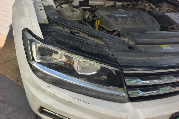 Used Volkswagen Tiguan L 2019 Revised 330TSI Automatic Two-Wheel Drive Smart & Luxury Edition China VI Standard Right Front Headlight