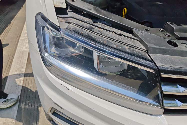 Used Volkswagen Tiguan L 2019 Revised Version 330TSI Automatic Two-Wheel Drive Panoramic Comfort Edition China V Standard Right Front Headlight