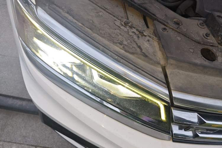 Used Volkswagen Tiguan L 2019 330TSI Automatic Two-Wheel Drive R-Line Flagship Model China VI Standard Right Front Headlight