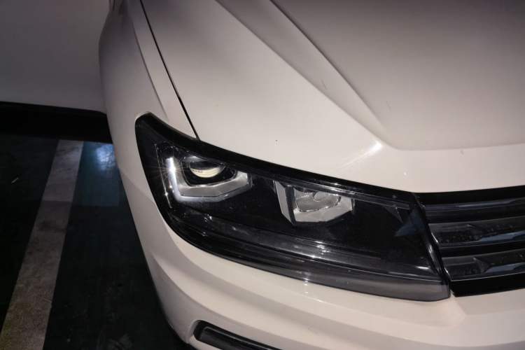Used Volkswagen Tiguan L 2019 330TSI Automatic Two-Wheel Drive Panoramic Comfort Edition China VI Standard Right Front Headlight