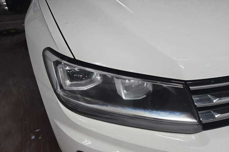 Used Volkswagen Tiguan L 2019 330TSI Automatic Two-Wheel Drive Panoramic Comfort Edition China VI Standard Right Front Headlight