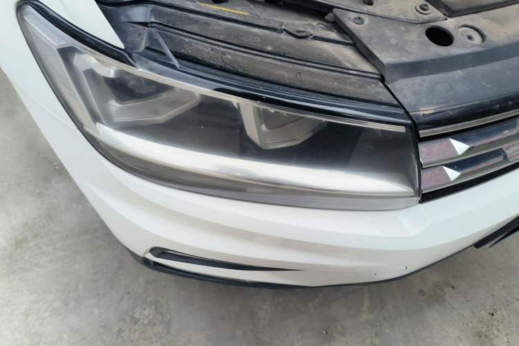 Used Volkswagen Tiguan L 2019 Updated Version 330TSI Automatic Two-Wheel Drive Panoramic Comfort Edition China VI Standard Right Front Headlight