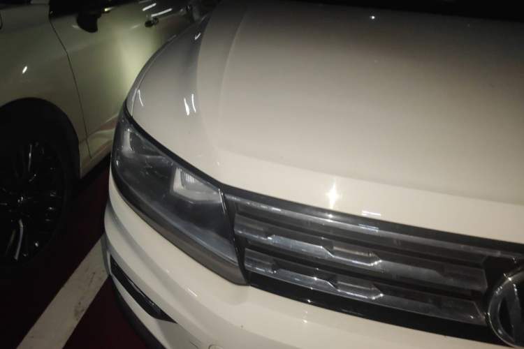 Used Volkswagen Tiguan L 2019 Updated Version 330TSI Automatic Two-Wheel Drive Panoramic Comfort Edition China VI Standard Right Front Headlight