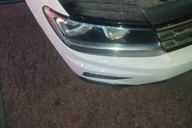 Used Volkswagen Tiguan L 2019 330TSI Automatic Two-Wheel Drive Panoramic Comfort Edition China VI Standard Right Front Headlight