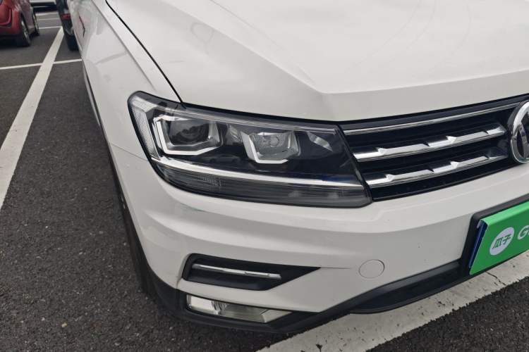 Used Volkswagen Tiguan L 2019 330TSI Automatic Two-Wheel Drive Panoramic Comfort Edition China V Standard Right Front Headlight