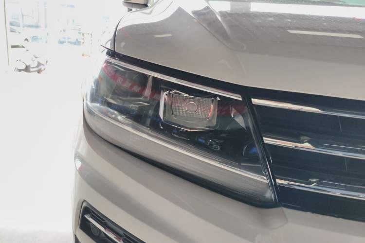 Used Volkswagen Tiguan L 2019 330TSI Automatic Two-Wheel Drive Smart Luxury Version China VI Standard Right Front Headlight