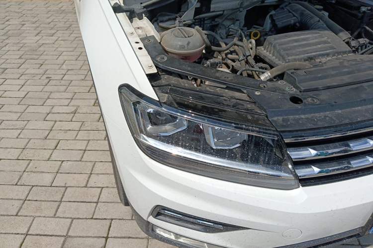 Used Volkswagen Tiguan L 2019 Revised Version 280TSI Automatic Two-Wheel Drive Panoramic Comfort Edition China V Standard Right Front Headlight