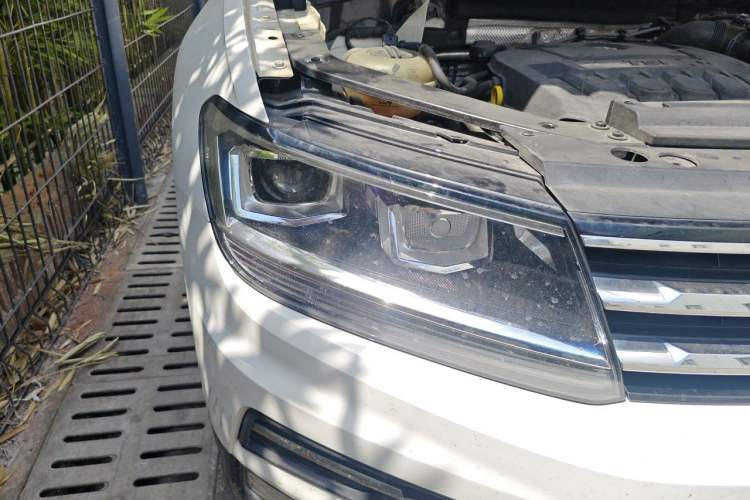 Used Volkswagen Tiguan L 2019 Updated Version 330TSI Automatic Two-Wheel Drive Panoramic Comfort Edition China VI Standard Right Front Headlight