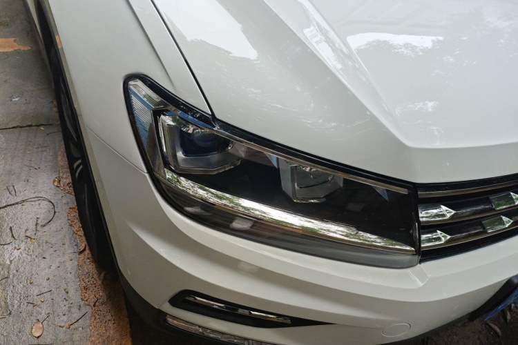 Used Volkswagen Tiguan L 2019 330TSI Automatic Two-Wheel Drive Luxury Edition China V Standard Right Front Headlight