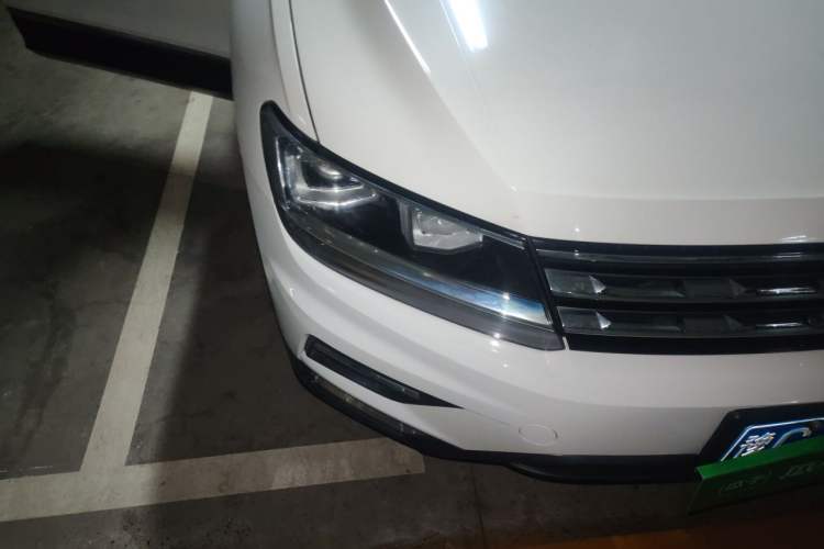 Used Volkswagen Tiguan L 2019 Updated Version 330TSI Automatic Two-Wheel Drive Panoramic Comfort Edition China VI Standard Right Front Headlight