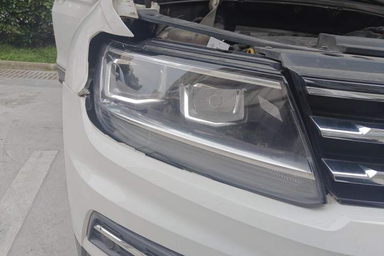 Used Volkswagen Tiguan L 2019 330TSI Automatic Two-Wheel Drive Smart Luxury Version China VI Standard Right Front Headlight