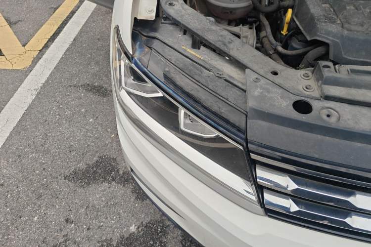 Used Volkswagen Tiguan L 2019 330TSI Automatic Two-Wheel Drive Panoramic Comfort Edition China VI Standard Right Front Headlight
