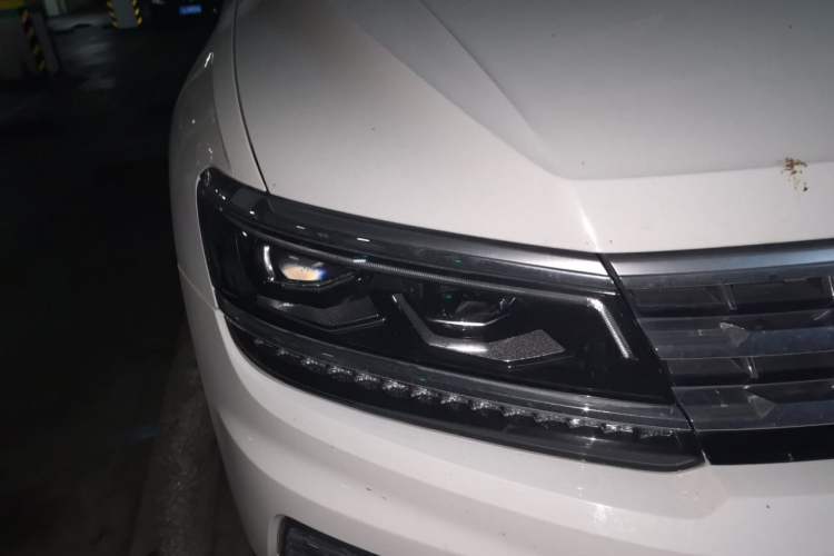 Used Volkswagen Tiguan L 2019 380TSI Automatic All-Wheel Drive Luxury Edition China VI Standard Right Front Headlight