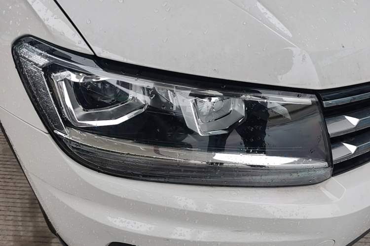 Used Volkswagen Tiguan L 2019 330TSI Automatic Two-Wheel Drive Panoramic Comfort Edition China V Standard Right Front Headlight