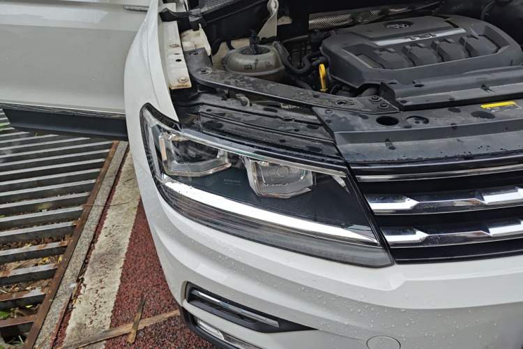Used Volkswagen Tiguan L 2019 Revised Version 330TSI Automatic Two-Wheel Drive Panoramic Comfort Edition China V Standard Right Front Headlight