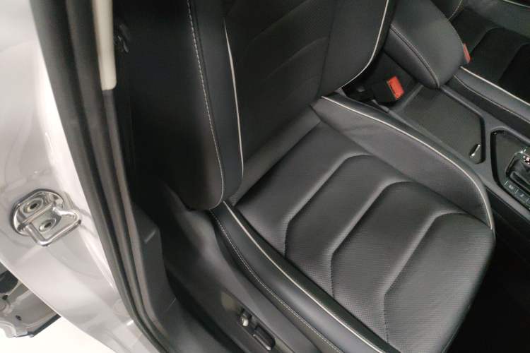 Used Volkswagen Tiguan L 2019 330TSI Automatic Two-Wheel Drive Smart Luxury Version China V Emission Standard Right Front Seat