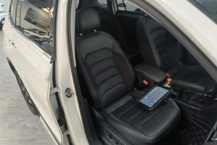Used Volkswagen Tiguan L 2019 330TSI Automatic Two-Wheel Drive Smart Luxury Version China V Emission Standard Right Front Seat