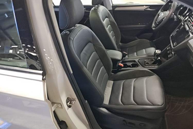 Used Volkswagen Tiguan L 2019 330TSI Automatic Two-Wheel Drive Smart Luxury Version China VI Standard Right Front Seat