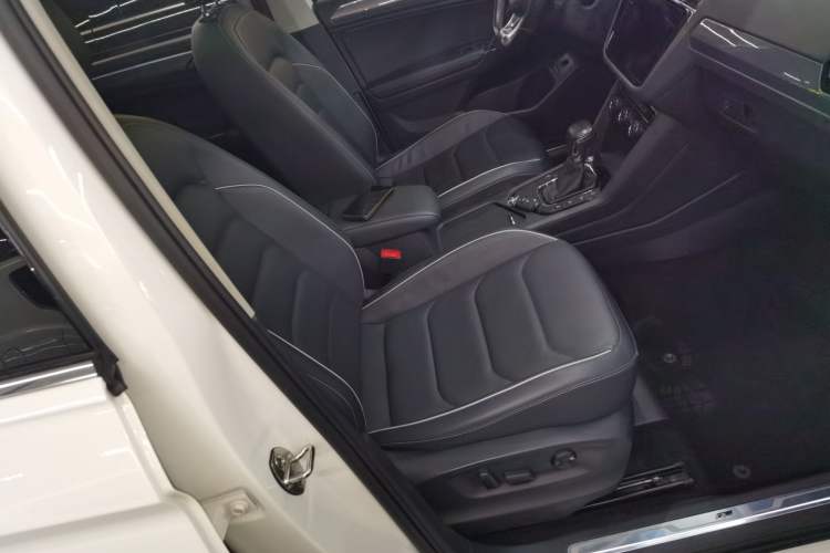 Used Volkswagen Tiguan L 2019 Restyled 330TSI Automatic Two-Wheel Drive R-Line Flagship Version China VI Standard Right Front Seat