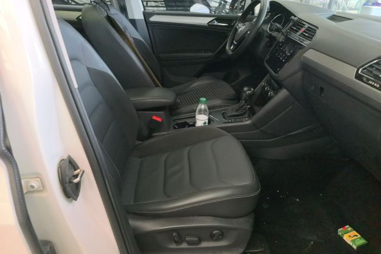 Used Volkswagen Tiguan L 2019 Updated Version 330TSI Automatic Two-Wheel Drive Panoramic Comfort Edition China VI Standard Right Front Seat