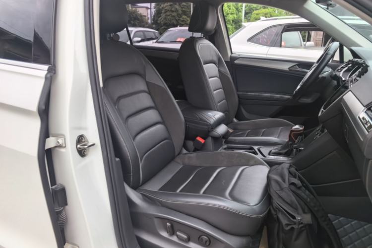 Used Volkswagen Tiguan L 2019 Updated Version 330TSI Automatic Two-Wheel Drive Panoramic Comfort Edition China VI Standard Right Front Seat