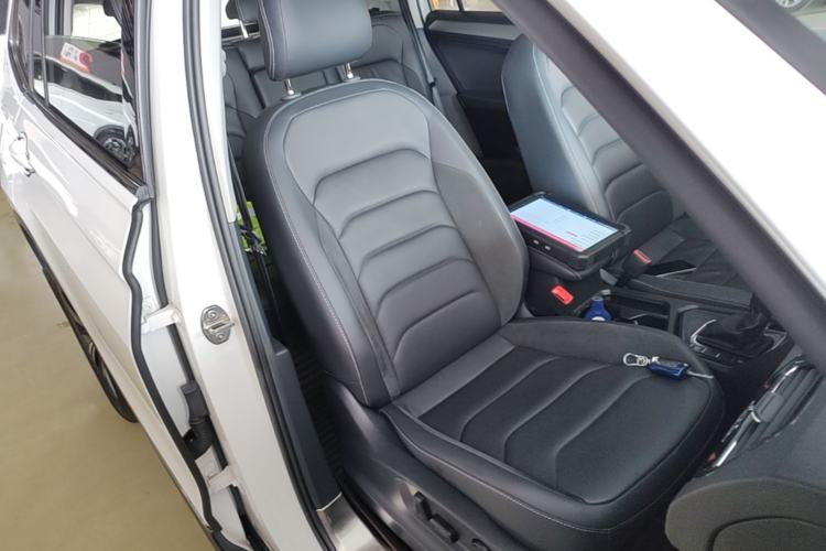 Used Volkswagen Tiguan L 2019 Updated Version 330TSI Automatic Two-Wheel Drive Panoramic Comfort Edition China VI Standard Right Front Seat