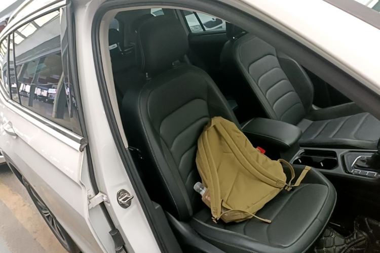 Used Volkswagen Tiguan L 2019 Updated Version 330TSI Automatic Two-Wheel Drive Panoramic Comfort Edition China VI Standard Right Front Seat