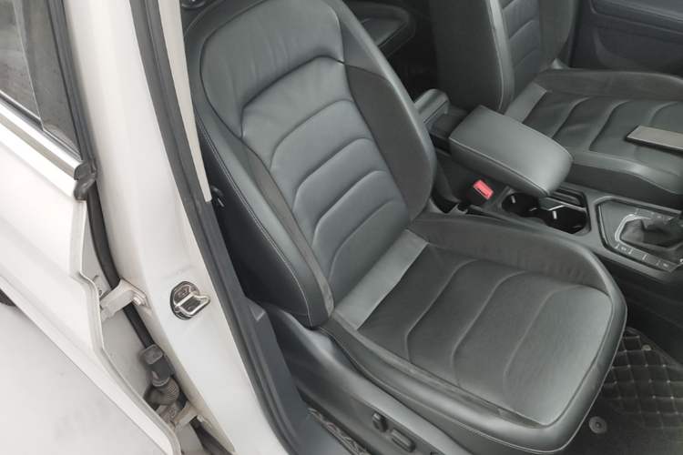 Used Volkswagen Tiguan L 2019 330TSI Automatic Two-Wheel Drive Panoramic Comfort Edition China VI Standard Right Front Seat
