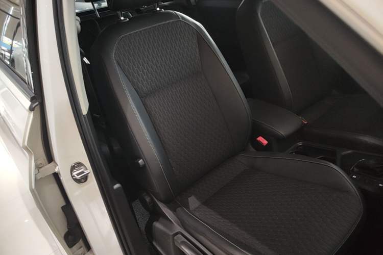 Used Volkswagen Tiguan L 2019 330TSI Automatic Two-Wheel Drive Luxury Edition China VI Standard Right Front Seat