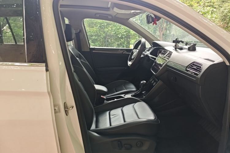 Used Volkswagen Tiguan L 2019 Restyled 330TSI Automatic Two-Wheel Drive R-Line Flagship Version China VI Standard Right Front Seat
