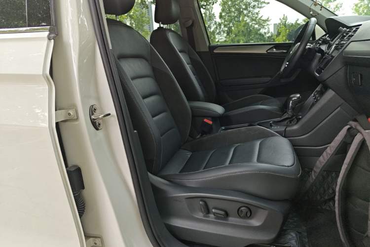 Used Volkswagen Tiguan L 2019 330TSI Automatic Two-Wheel Drive Panoramic Comfort Edition China VI Standard Right Front Seat