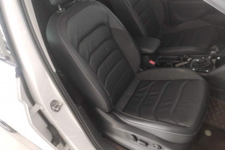 Used Volkswagen Tiguan L 2019 330TSI Automatic Two-Wheel Drive Panoramic Comfort Edition China V Standard Right Front Seat