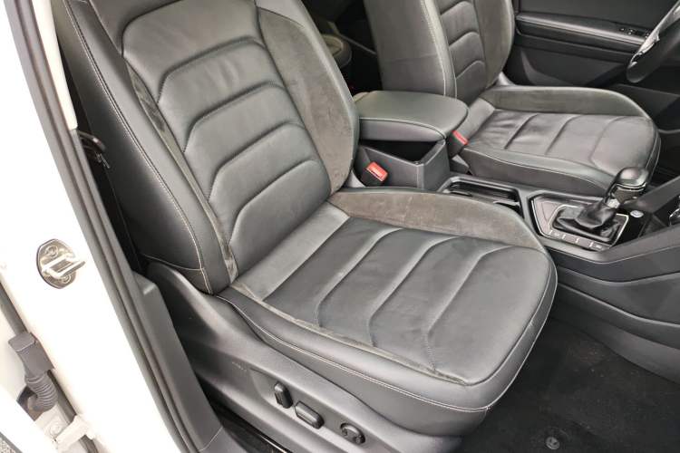 Used Volkswagen Tiguan L 2019 330TSI Automatic Two-Wheel Drive Panoramic Comfort Edition China VI Standard Right Front Seat