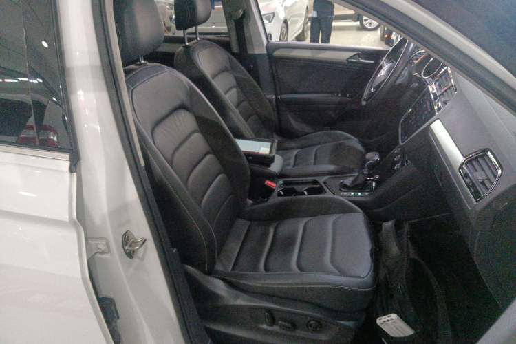 Used Volkswagen Tiguan L 2019 Updated Version 330TSI Automatic Two-Wheel Drive Panoramic Comfort Edition China VI Standard Right Front Seat