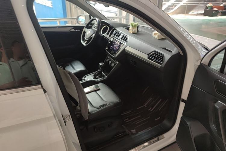 Used Volkswagen Tiguan L 2019 Revised 330TSI Automatic Two-Wheel Drive Smart & Luxury Edition China VI Standard Right Front Seat