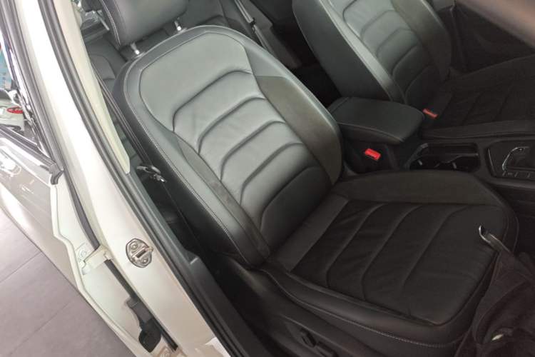 Used Volkswagen Tiguan L 2019 330TSI Automatic Two-Wheel Drive Panoramic Comfort Edition China V Standard Right Front Seat