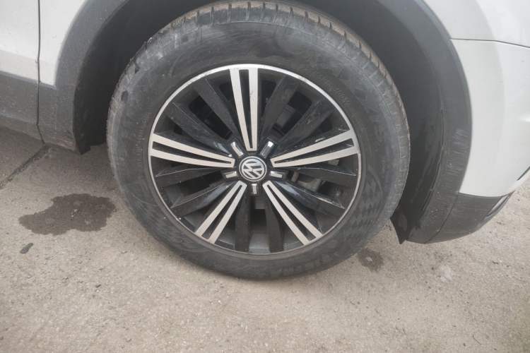 Used Volkswagen Tiguan L 2019 330TSI Automatic Two-Wheel Drive Panoramic Comfort Edition China V Standard Right Front Wheel Hub