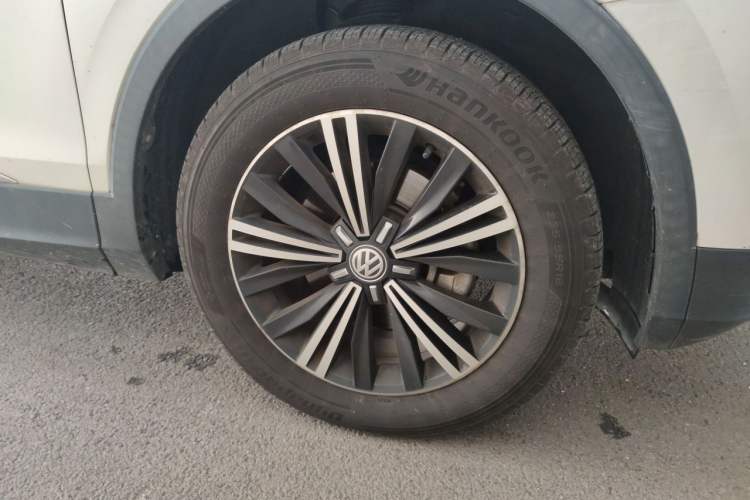 Used Volkswagen Tiguan L 2019 330TSI Automatic Two-Wheel Drive Panoramic Comfort Edition China VI Standard Right Front Wheel Hub