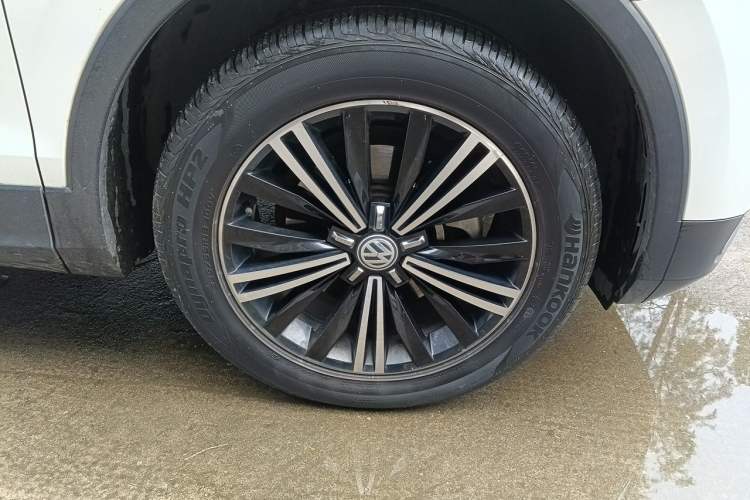 Used Volkswagen Tiguan L 2019 330TSI Automatic Two-Wheel Drive Panoramic Comfort Edition China VI Standard Right Front Wheel Hub