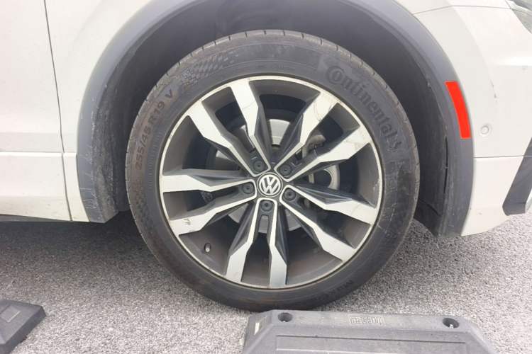 Used Volkswagen Tiguan L 2019 380TSI Automatic All-Wheel Drive R-Line Flagship 7-Seater China VI Standard Right Front Wheel Hub