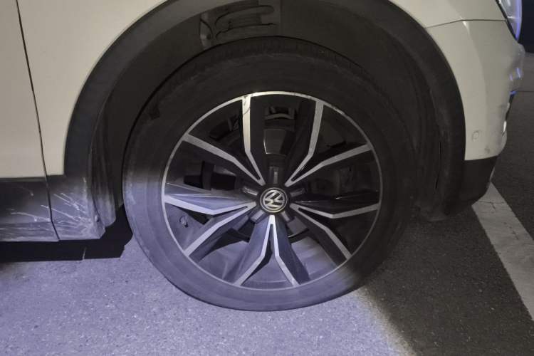 Used Volkswagen Tiguan L 2019 330TSI Automatic Two-Wheel Drive Smart Luxury Version China VI Standard Right Front Wheel Hub