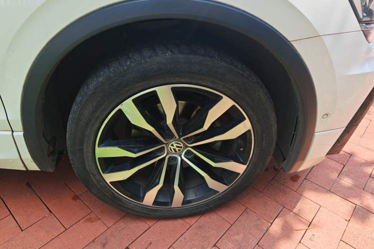 Used Volkswagen Tiguan L 2019 380TSI Automatic All-Wheel Drive R-Line Flagship 7-Seater China VI Standard Right Front Wheel Hub